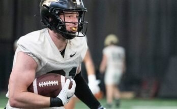 2026 Classifica della posizione del progetto NFL: diverse anatre dell'Oregon elencate