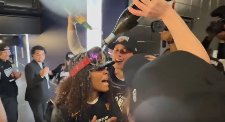 La febbre celebra la vittoria della Coppa del Commissario, spera che il suo punto di svolta nella stagione