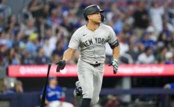 Gli Yankees si ritirano da otto punti, ma non sono al di sotto di 11-9 per sconfiggere contro Blue Jays